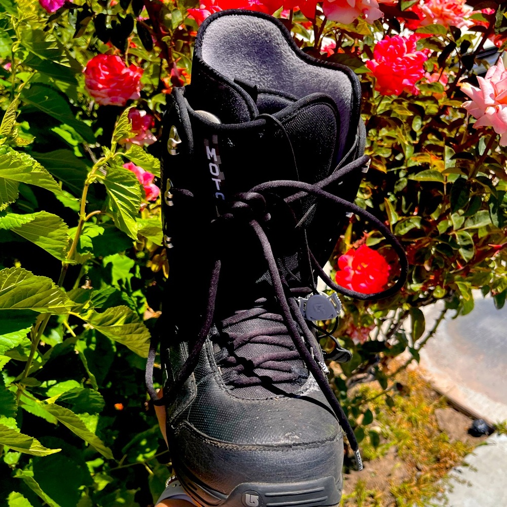Moto Burton Snow Boots.